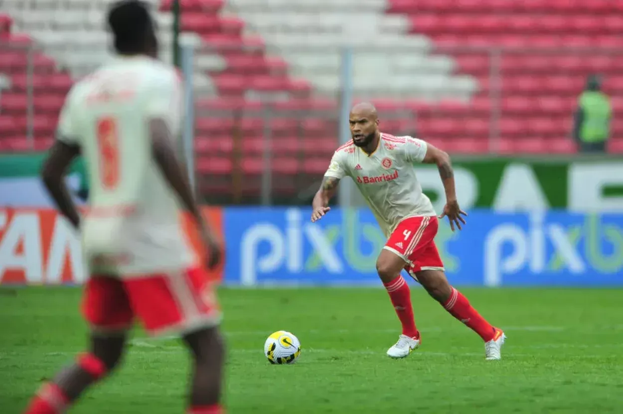 Moledo suspenso desfalca o Inter