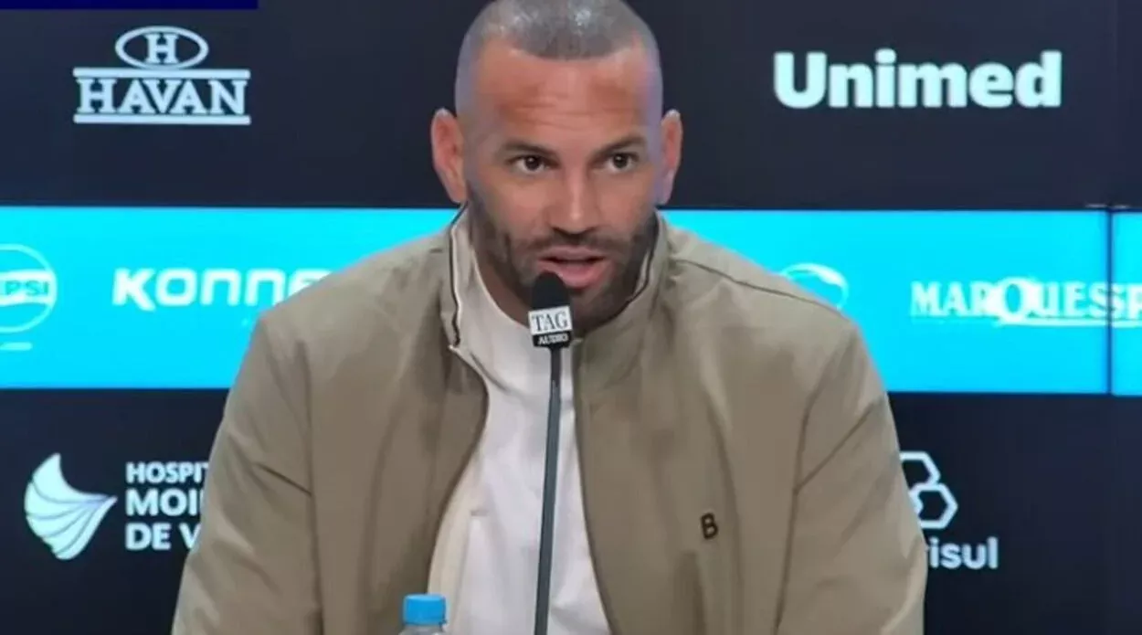 Weverton pelo Grêmio