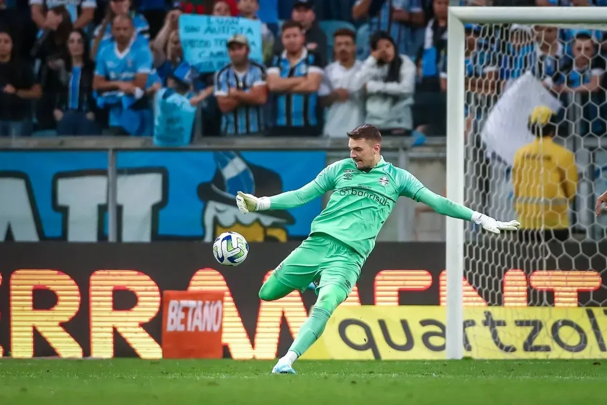 Grêmio de Renato venceu com destaque de Gabriel Grando