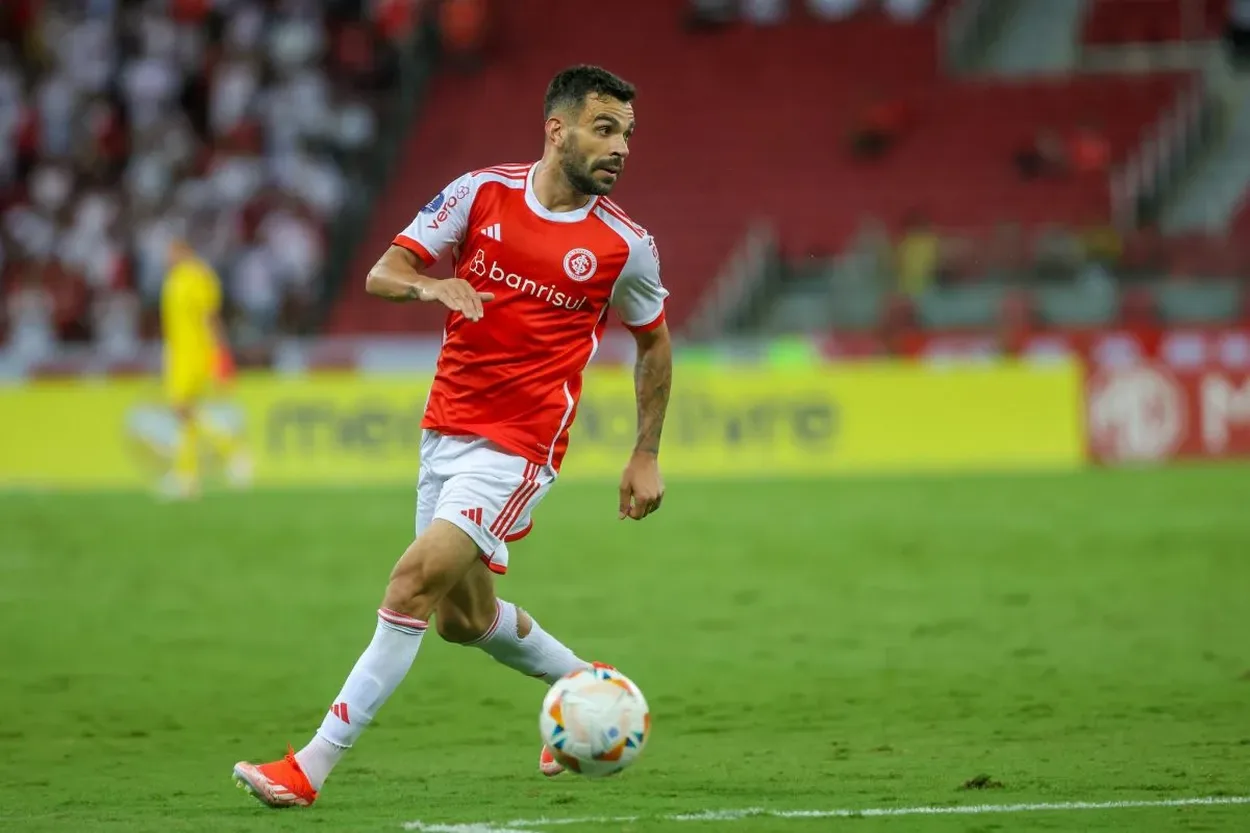 Inter tem dez jogadores em fim de contrato e decisões podem mexer no elenco Bruno Henrique pelo Inter