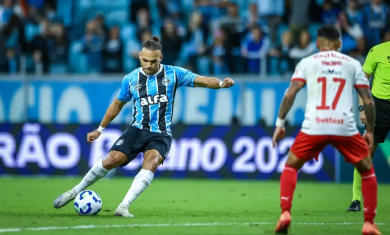 Com Dinamarca fora, atacante do Grêmio revela torcida na Copa e elogia França Braithwaite pelo Grêmio