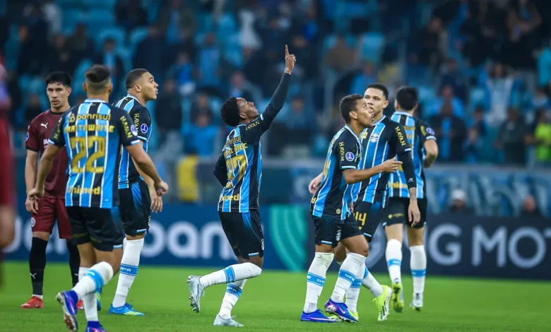 Carlos Vinícius pelo Grêmio