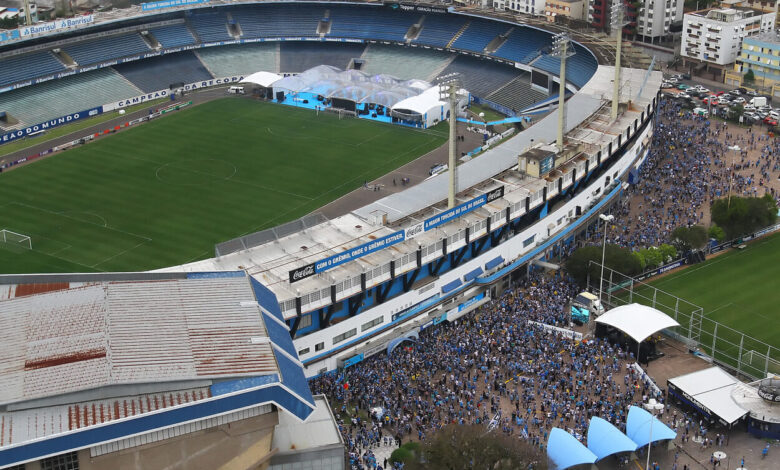 O ex-centroavante do Grêmio que chegou de carro vermelho no Olímpico e não quis trocar Grêmio no Olímpico