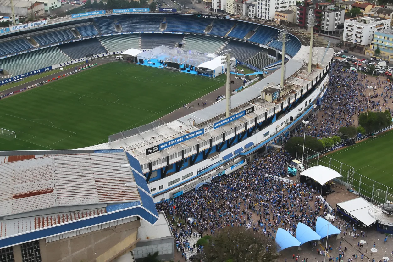 O ex-centroavante do Grêmio que chegou de carro vermelho no Olímpico e não quis trocar Grêmio no Olímpico