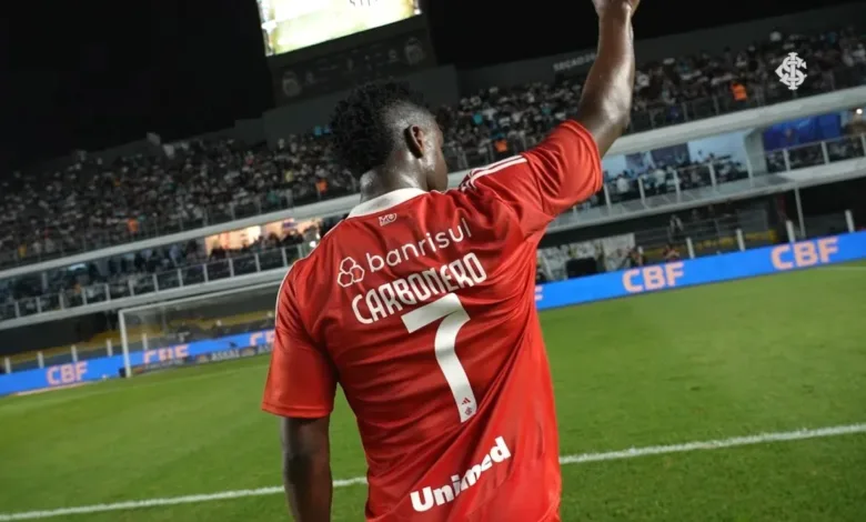 Carbonero comemora gol pelo Inter, na vitória colorada por 2x1 contra o Santos