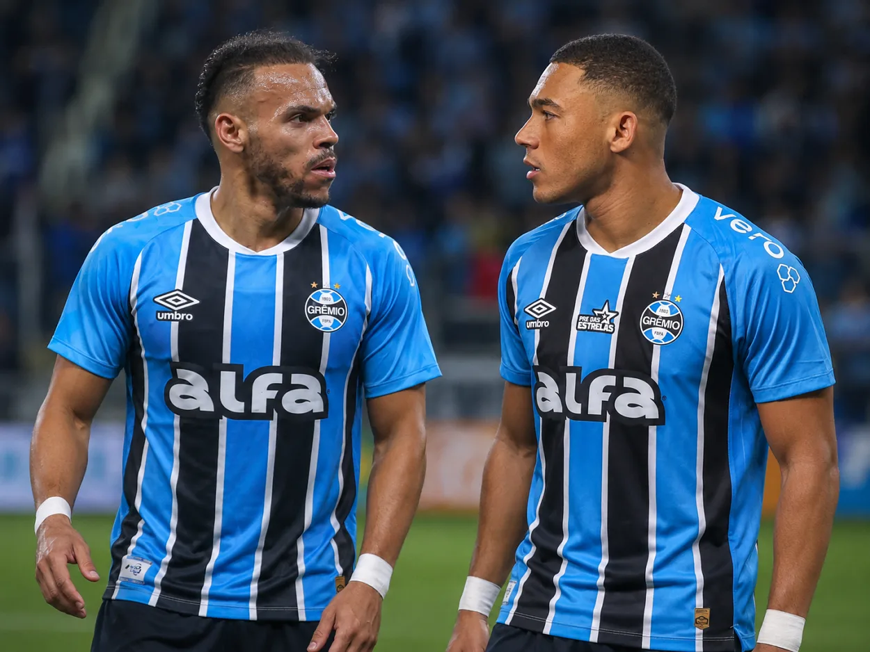 Matin Braithwaite e Carlos Vinícius, jogadores do Grêmio