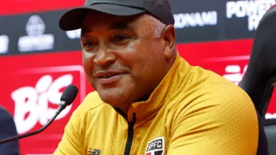 Com passagens por Grêmio e Inter, Roger não se arrepende de ter ido para o São Paulo Roger Machado do São Paulo