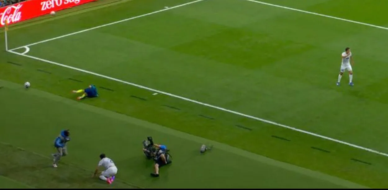 Campaz marca gol para a Colômbia em jogo que quem levou a pior foi o câmera IMG_9194