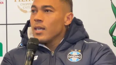 Carlos Vinícius pelo Grêmio