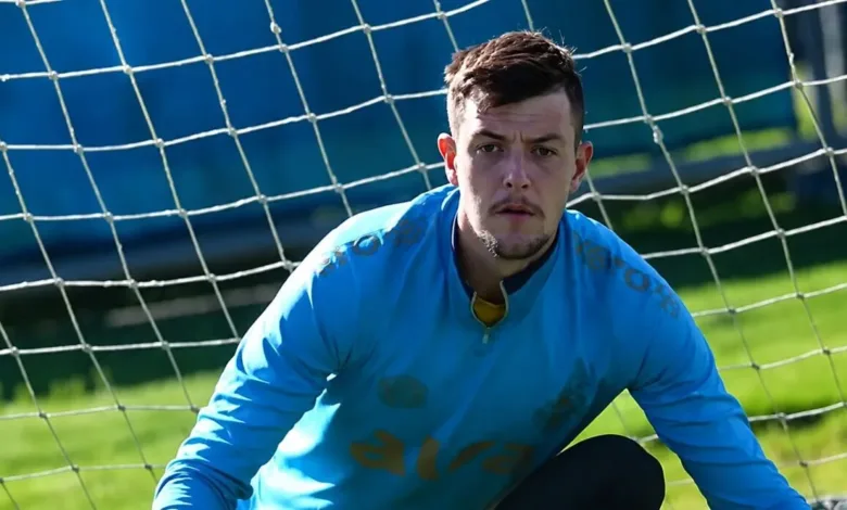 Goleiro do Grêmio se manifesta após estreia com derrota e expulsão: "Aprendizado" Thiago Beltrame no gol do Grêmio