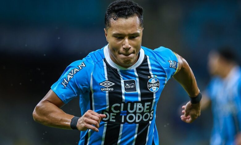 Grêmio tem prazo mais longo por Marlon e busca lateral na janela Marlon, jogador do Grêmio
