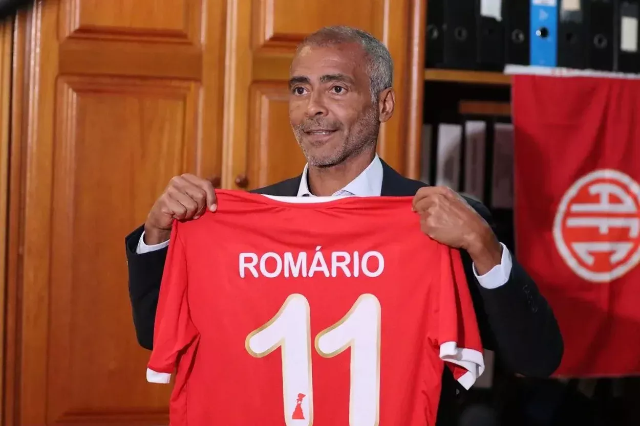 Romário contrata ex-Grêmio