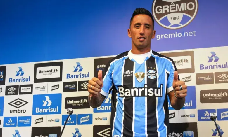 Lucas Barrios na época de Grêmio