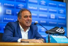 Denis Abrahão revela quem seria o seu treinador dos sonhos no Grêmio: "Adoro ver" Denis Abrahão pelo Grêmio