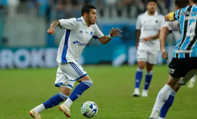 Os motivos que fizeram a diretoria do Grêmio não se interessar por ex-lateral do Inter William do Cruzeiro duelou com Suárez na Arena