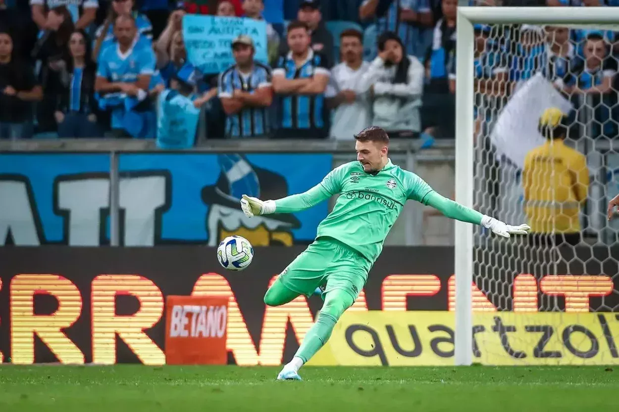 Grêmio de Renato venceu com destaque de Gabriel Grando