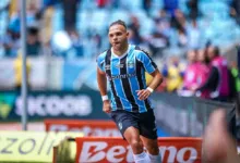 Braithwaite projeta continuidade do ano do Grêmio: "Sempre temos que sonhar" Braithwaite pelo Grêmio