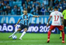 Com Dinamarca fora, atacante do Grêmio revela torcida na Copa e elogia França Braithwaite pelo Grêmio