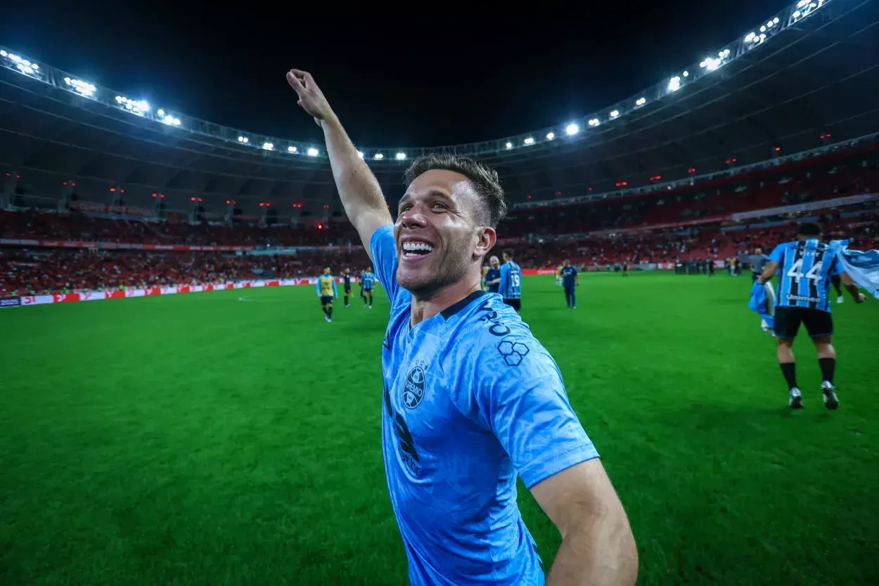 Grêmio publica nota oficial sobre fim das negociações e se despede de Arthur Grêmio de Arthur