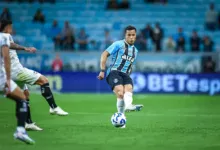 O comentário de Marlon para o jovem goleiro do Grêmio que fez a estreia no último jogo Marlon com a camisa do Grêmio