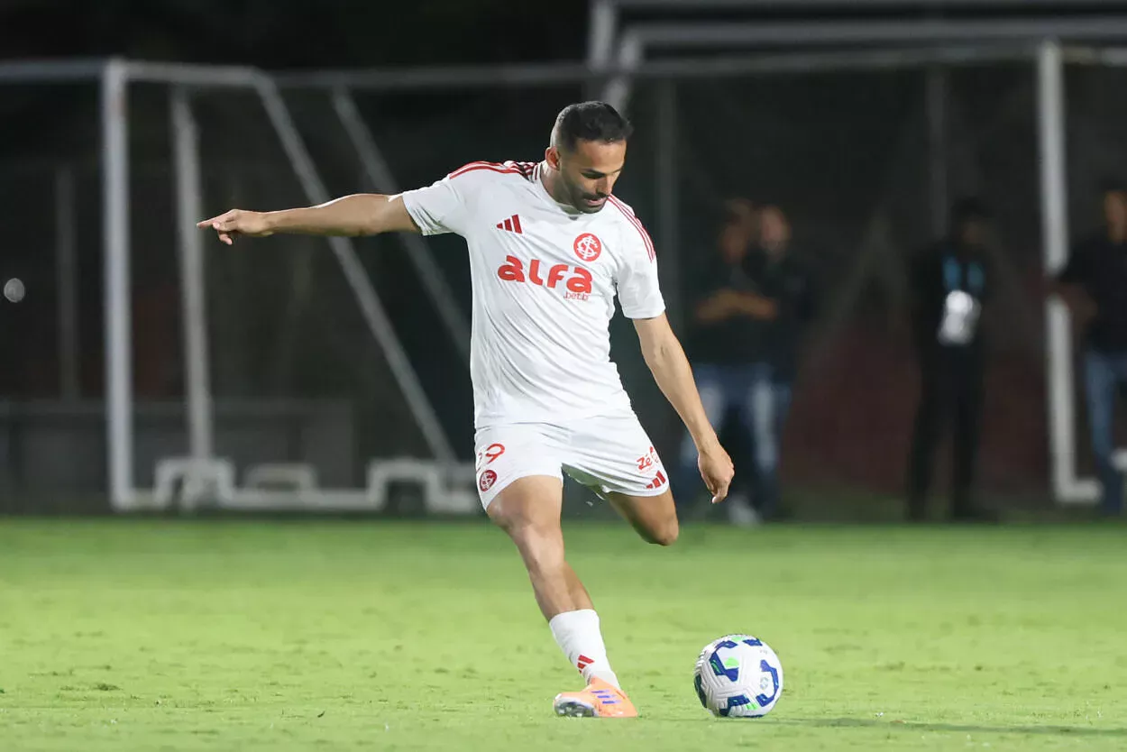 Renova ou sai? Dirigente do Inter atualiza situação vivida por Thiago Maia Thiago Maia pelo Inter