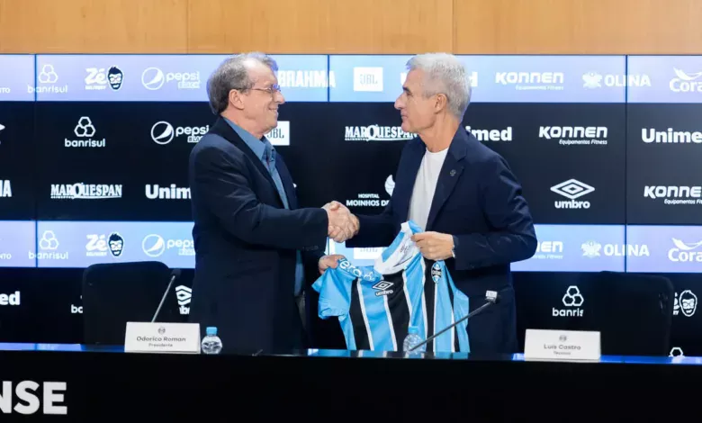 Grêmio quer entregar ao menos dois reforços para Luís Castro no segundo semestre Grêmio apresenta treinador