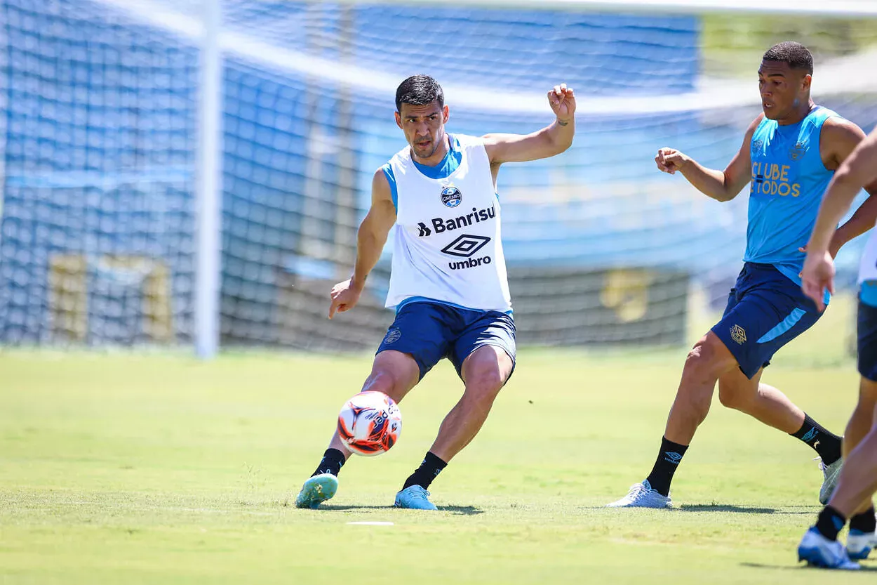 Zagueiro do Grêmio não entra em goleada contra o Paraguai; veja placares e próximos jogos Grêmio hoje