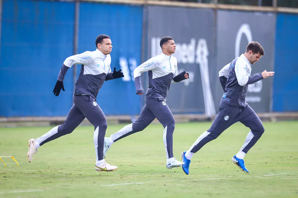 Munari explica por que o Grêmio deve vender Viery agora: "Tem que aproveitar" Grêmio de Castro