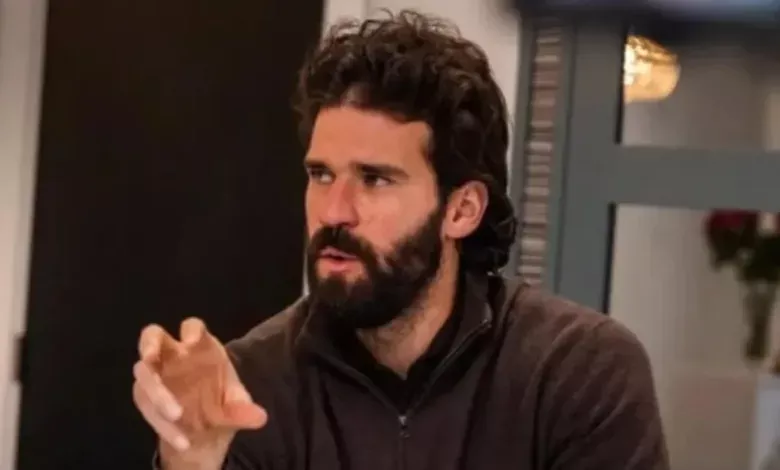 Antes da Copa do Mundo, Alisson lê carta do irmão Muriel e se emociona Alisson pelo Inter