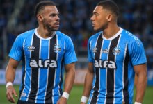 Matin Braithwaite e Carlos Vinícius, jogadores do Grêmio