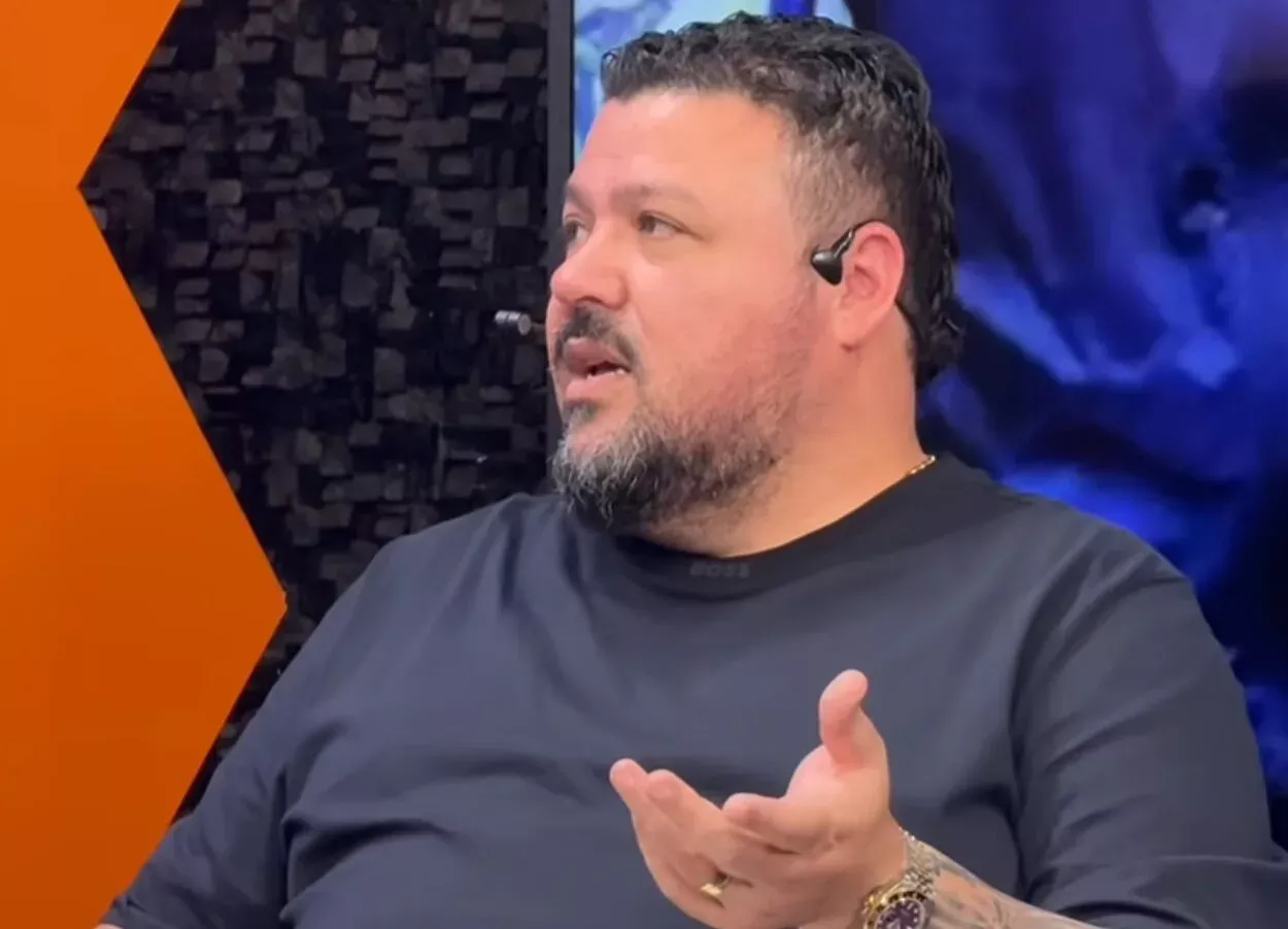 Após áudio de Celso Rigo, Alex Bagé revela "quem manda" no Grêmio Alex Bagé pelo Grêmio