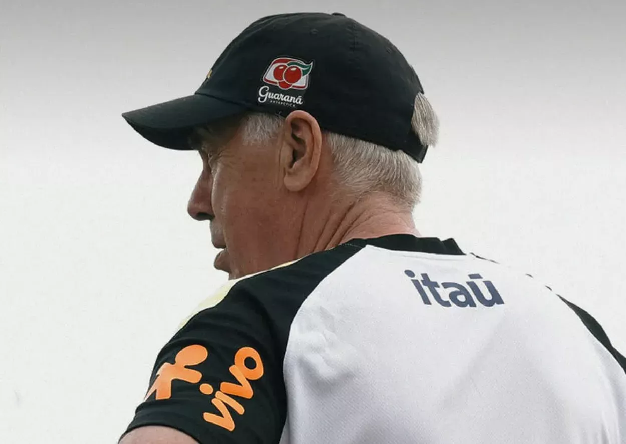 Volante chamado por Ancelotti estava em casamento de ex-jogador do Inter antes da ligação Ancelotti pelo Brasil