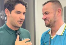 Direto da Copa, Vaguinha entrega camisa do Inter para Pato, que diz: "Amo o clube" Pato e Vaga