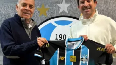 Tcheco faz visita ao Grêmio e tem encontro com Paulo Pelaipe: "Que honra" Tcheco ex-Grêmio