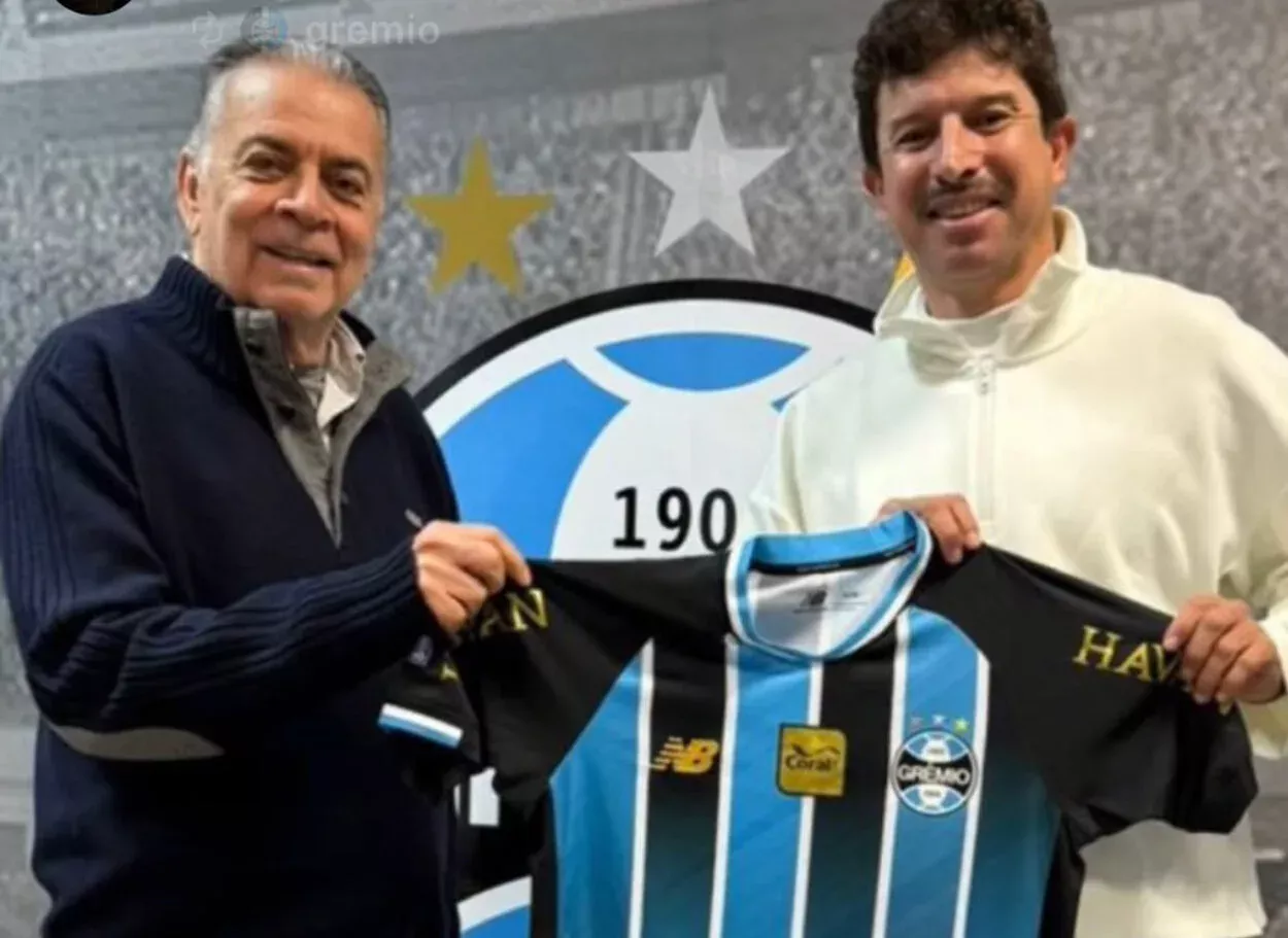 Tcheco faz visita ao Grêmio e tem encontro com Paulo Pelaipe: "Que honra" Tcheco ex-Grêmio