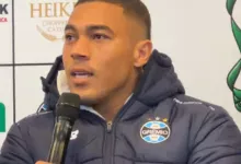 Carlos Vinícius pelo Grêmio