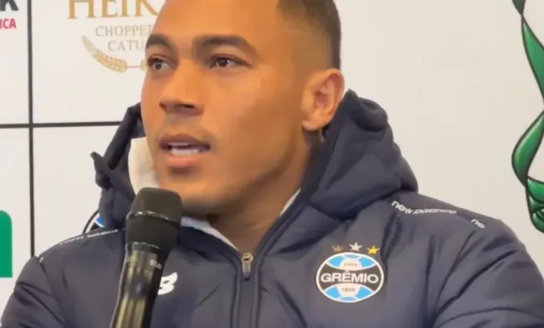 Carlos Vinícius pelo Grêmio