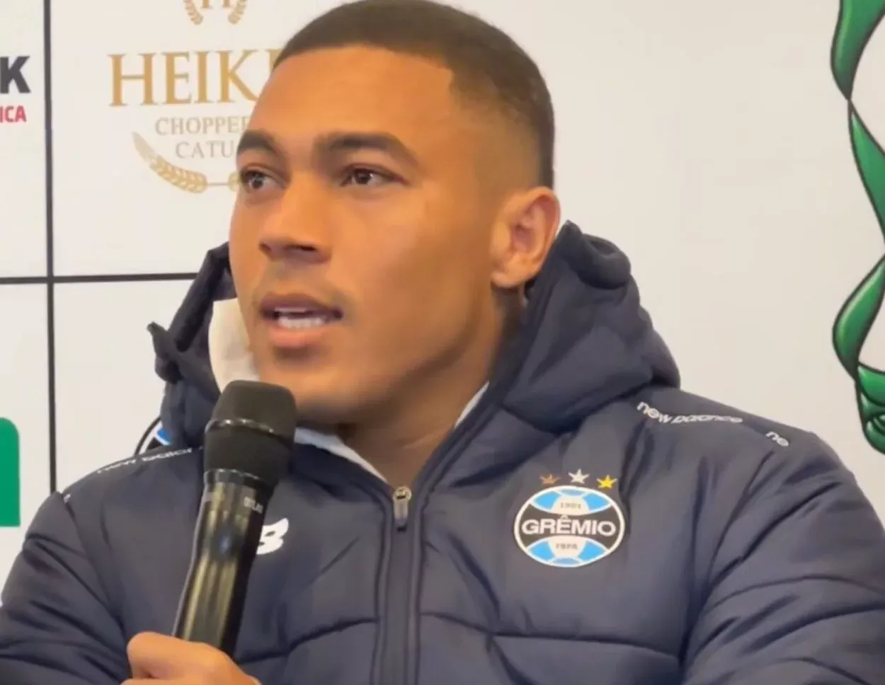 Carlos Vinícius pelo Grêmio