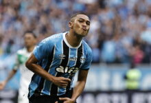 Carlos Vinicius (95), jogador do Grêmio comemora gol marcado durante partida contra o Juventude, válida pela 30ª rodada do Campeonato Brasileiro 2025. FOTO: Roberto Vinícius/AGAFOTO - Direitos reservados - Proibida a reprodução.
