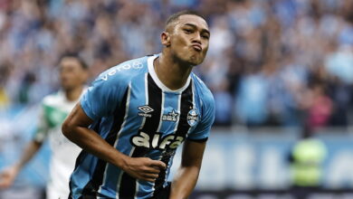 Carlos Vinicius (95), jogador do Grêmio comemora gol marcado durante partida contra o Juventude, válida pela 30ª rodada do Campeonato Brasileiro 2025. FOTO: Roberto Vinícius/AGAFOTO - Direitos reservados - Proibida a reprodução.