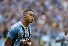 Grêmio conta com gols de Carlos