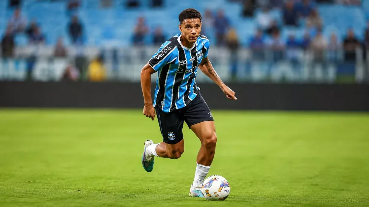 Viery, zagueiro ex-Grêmio, agora na Fiorentina