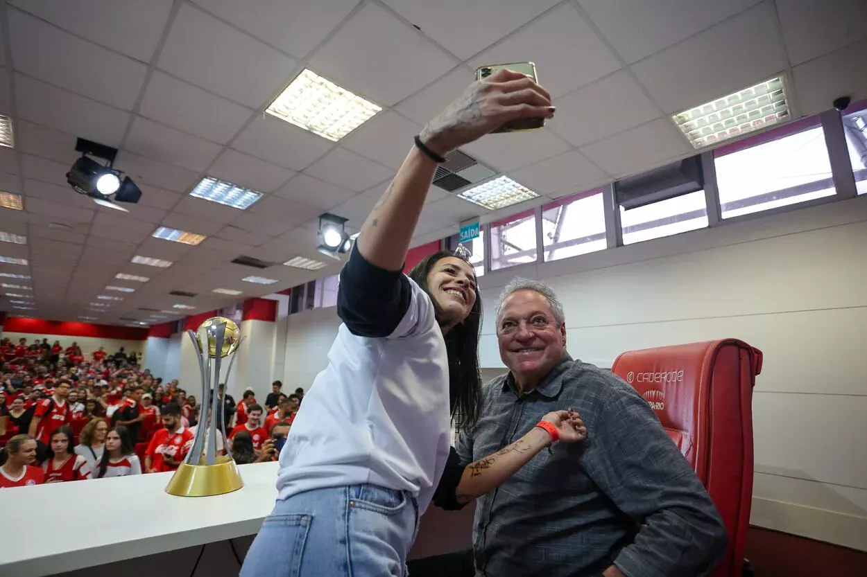 Abel Braga faz balanço dos reforços do Inter no ano e elogia volante: "Se adaptou bem" Abel Braga pelo Inter