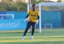 Adriel ainda pertence ao Grêmio
