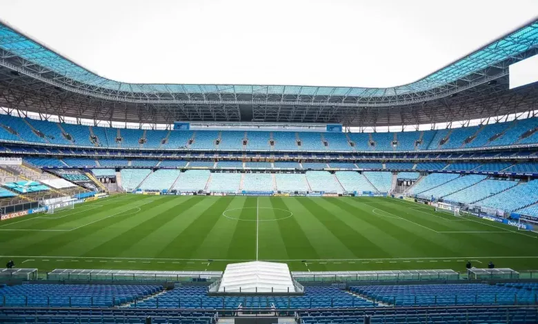 Grêmio divulga vídeo da limpeza no teto da Arena: "Cuidados não param" Arena do Grêmio