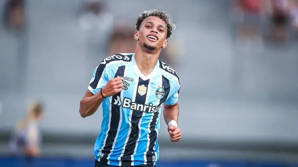 Em namoro antigo com o Grêmio, Bitello desembarca de férias em Porto Alegre Bitello falou do Grêmio e de Suárez