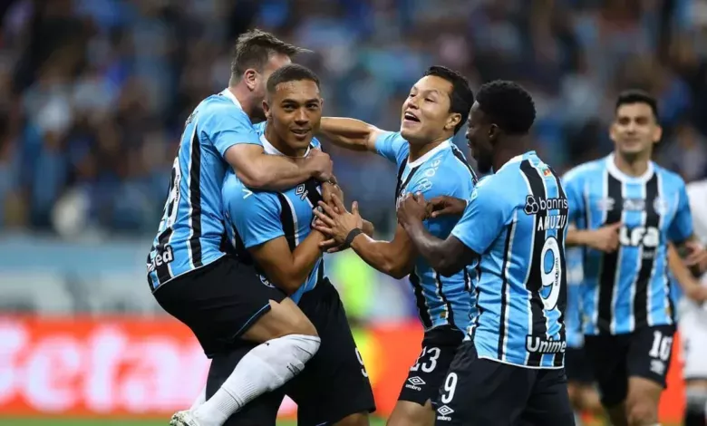Carlos Vinícius brilha pelo Grêmio