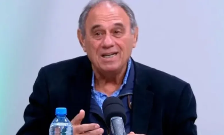 Denis Abrahão alerta Grêmio e Luís Castro sobre caso Arthur: "Não adianta ficar..." Denis Abrahão fala do Grêmio