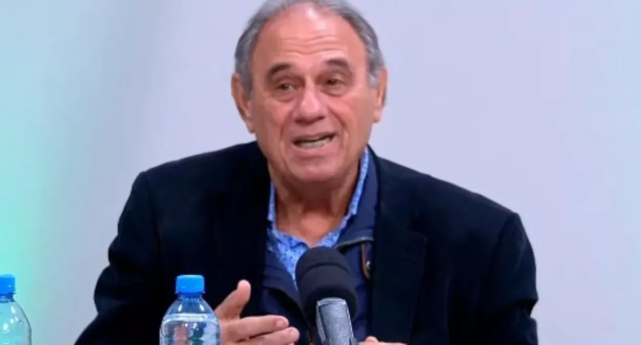 Denis Abrahão alerta Grêmio e Luís Castro sobre caso Arthur: "Não adianta ficar..." Denis Abrahão fala do Grêmio