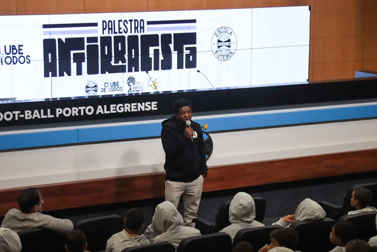 Grêmio realiza palestra contra racismo para os jovens das categorias de base Manuella Menegassi / Grêmio FBPA